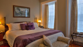 Отель Sir Isaac Brock B&B Luxury Suites  Бруквилл